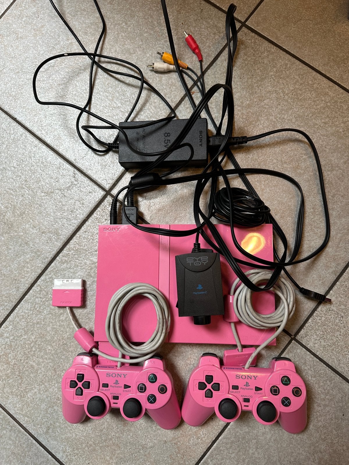 PlayStation 2 met 20 spellen inclusief accessoires, Spelcomputers en Games, Ophalen, Met 2 controllers, Roze, Gebruikt