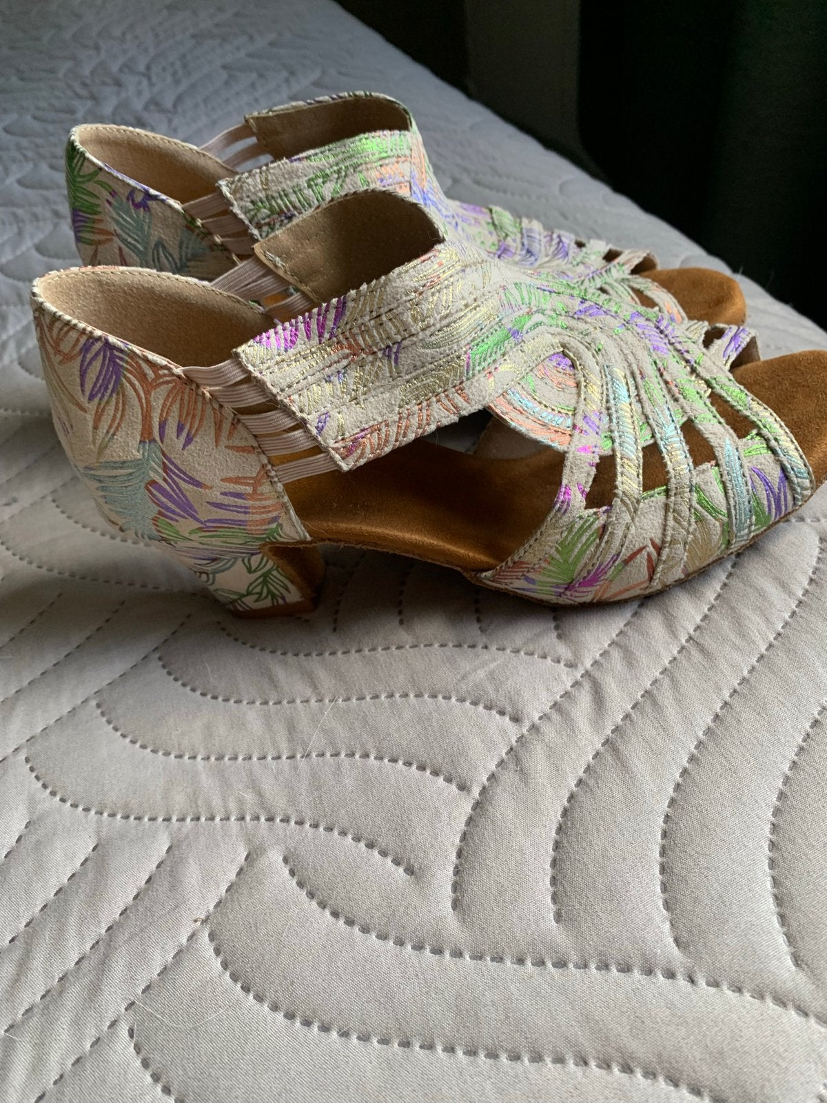 Kleurrijke dansschoenen met open teen mt 37, Ophalen of Verzenden, Zo goed als nieuw, Overige kleuren, Dansschoenen