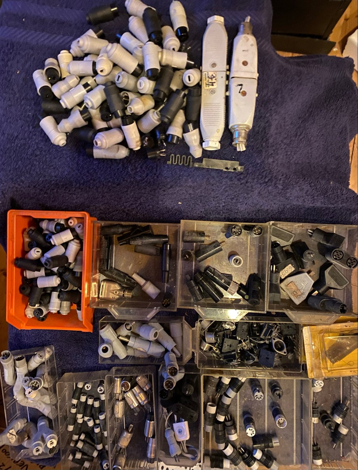 Grote collectie vintage DIN/Tuchel audio connectoren NOS, Ophalen of Verzenden, Nieuw, Minder dan 2 meter, Overige kabels