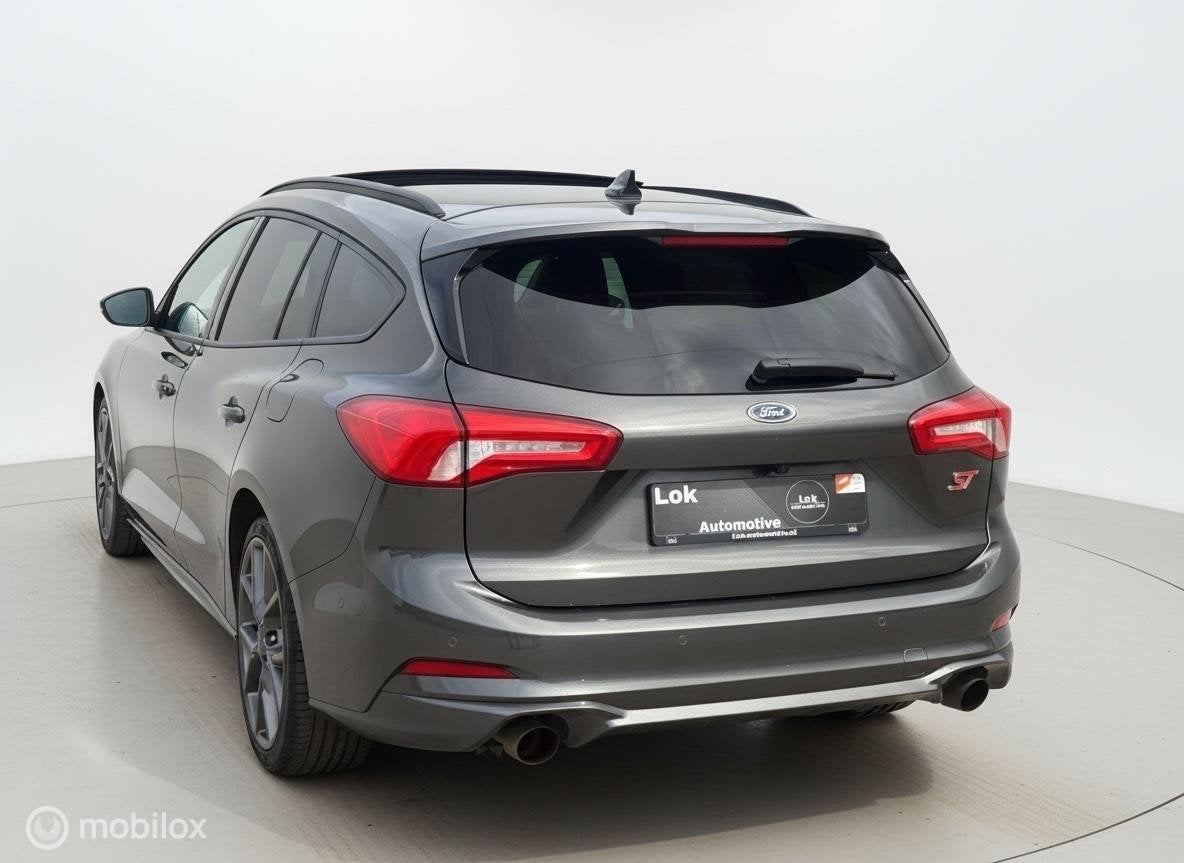 Ford Focus 2.3 EcoBoost ST-3 PANO|B&O|KEYLESS|CAMERA|280PK|, Auto's, Gebruikt, Zwart, 4 cilinders, 1434 kg