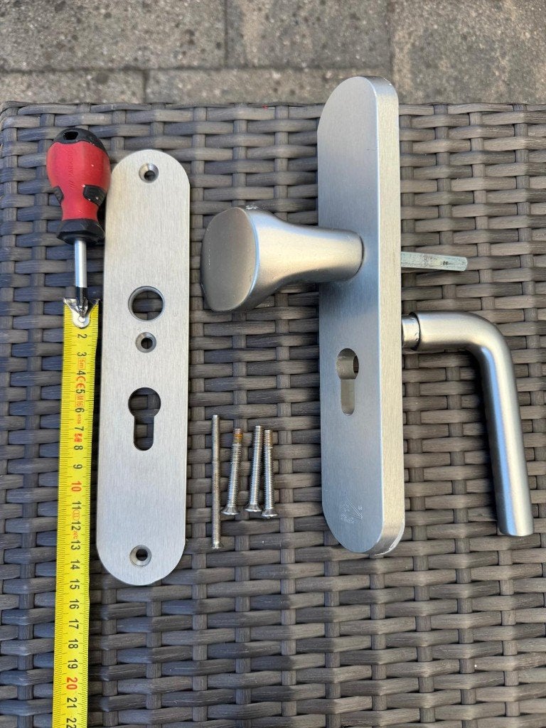 Nemef Veiligheidsbeslag PC55 SKG (2 sets) + Slot & Cilinder, Ophalen of Verzenden, Zo goed als nieuw, Overige materialen, Klink of Kruk