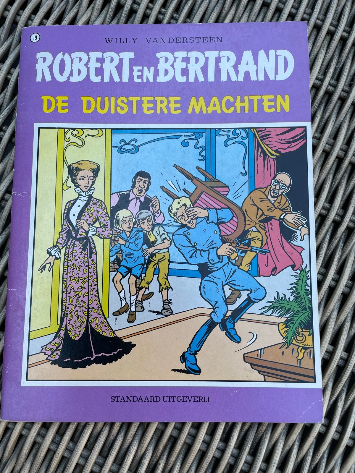 Robert en Bertrand - De Duistere Machten (Willy Vandersteen), Eén stripboek, Ophalen, Gelezen