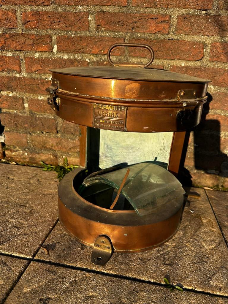 Antieke koperen scheepslamp, Ophalen