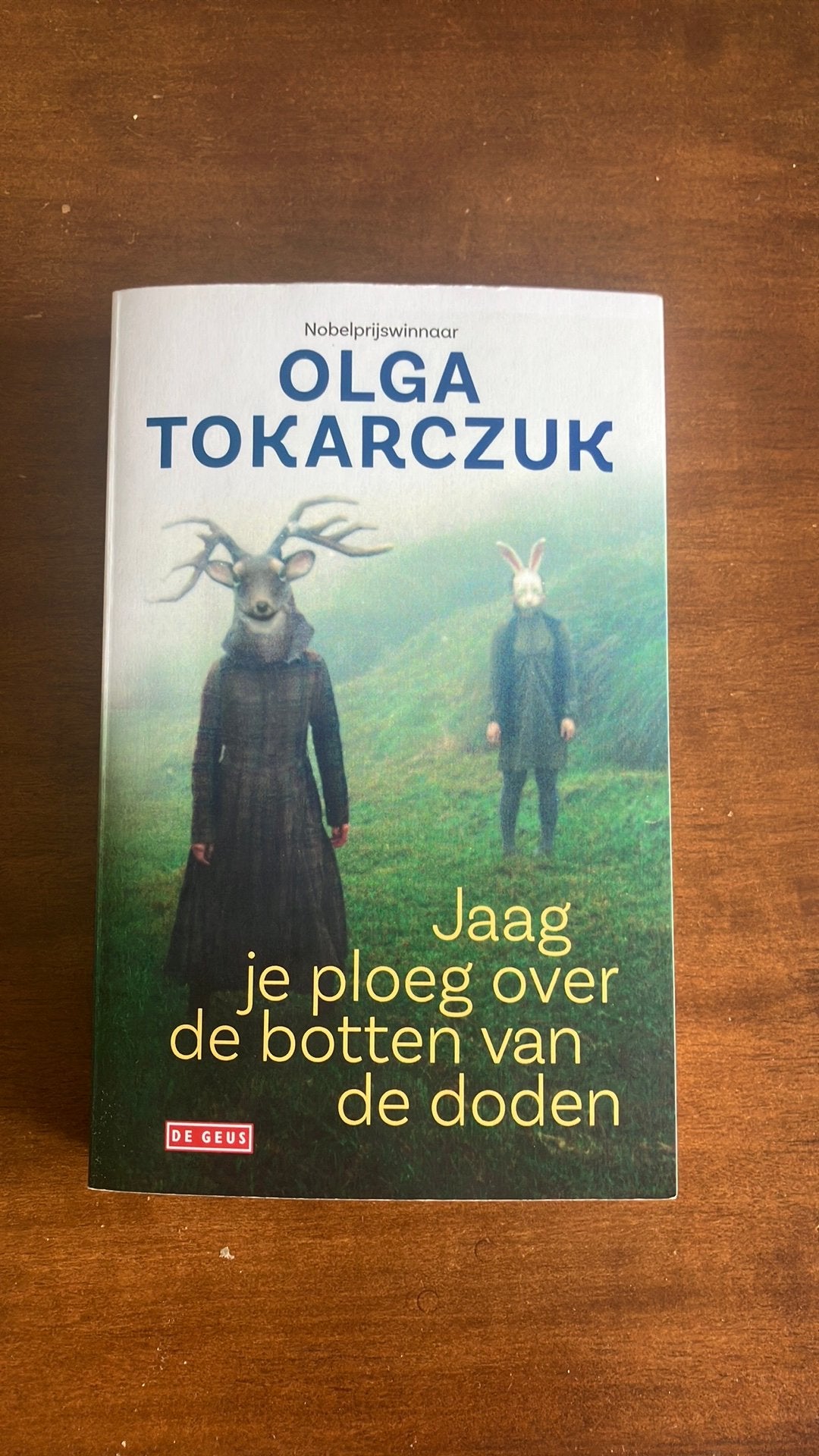 Olga Tokarczuk - Jaag je ploeg over de botten van de doden, Ophalen of Verzenden, Zo goed als nieuw, Olga Tokarczuk