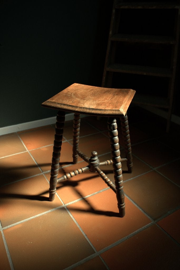 Antiek eikenhouten krukje met bobbin turning poten, Ophalen