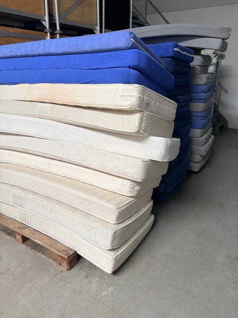 Partij matrassen. Schoon en droog., Ophalen, Zo goed als nieuw, Eenpersoons, 70 cm of minder