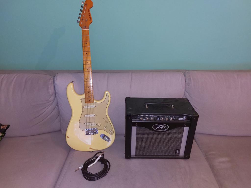 Doodad elektrische gitaar met versterker en accessoires, Muziek en Instrumenten, Snaarinstrumenten | Gitaren | Elektrisch, Gebruikt