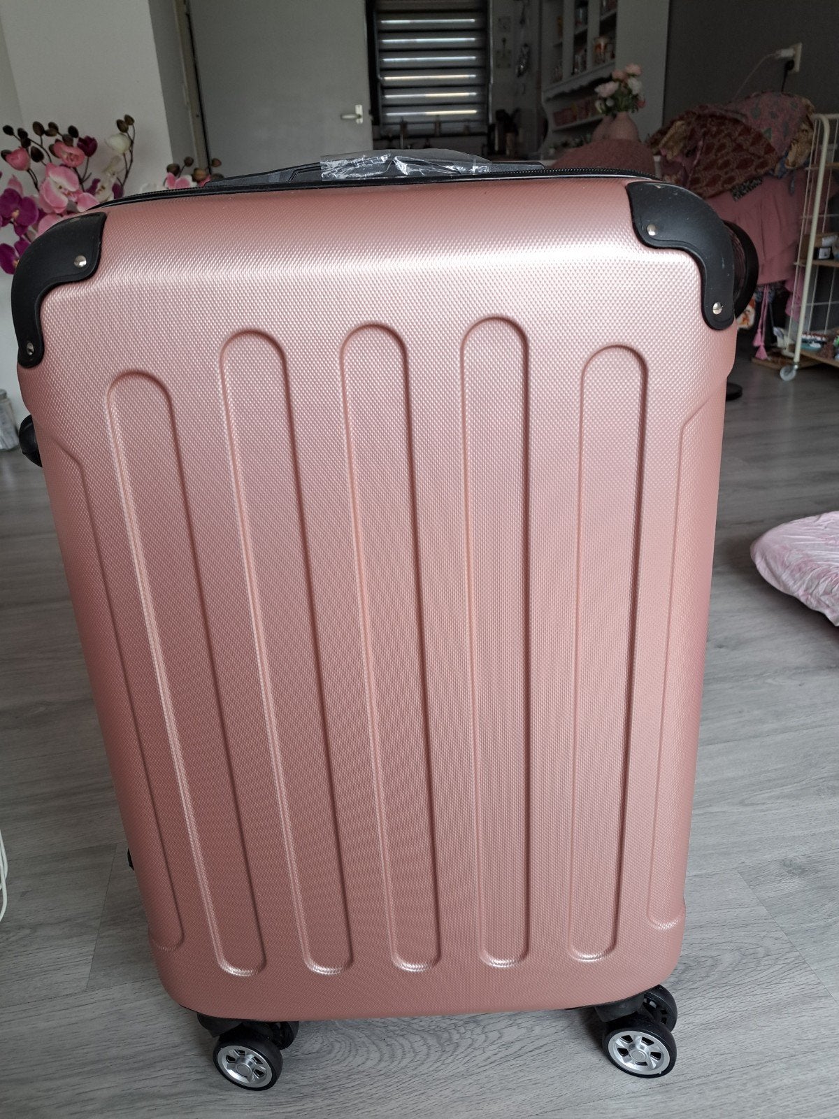 Nieuwe metallic roze koffer met wieltjes en slot, Sieraden, Tassen en Uiterlijk, Koffers, Ophalen