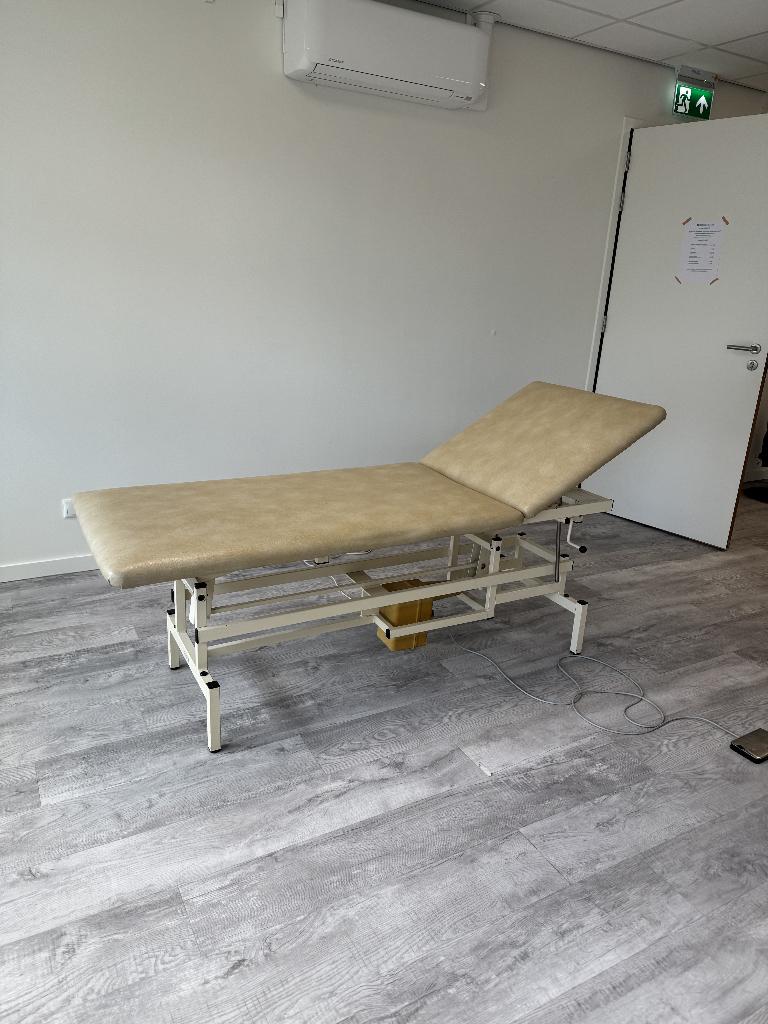 elektrische behandelbank, Sport en Fitness, Ophalen, Gebruikt, Massagetafel