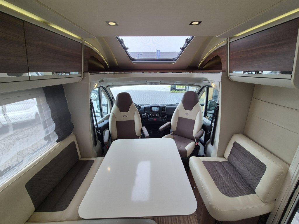 Adria Matrix Plus 670 SC, Afzuigkap, Standaard zit, Ringverwarming, Fiat