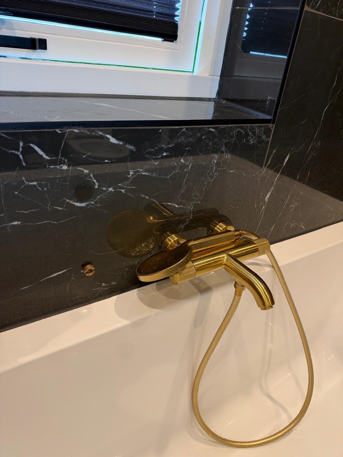 Luxe Badkamer met Gouden Details, Ophalen, Zo goed als nieuw, Met bad