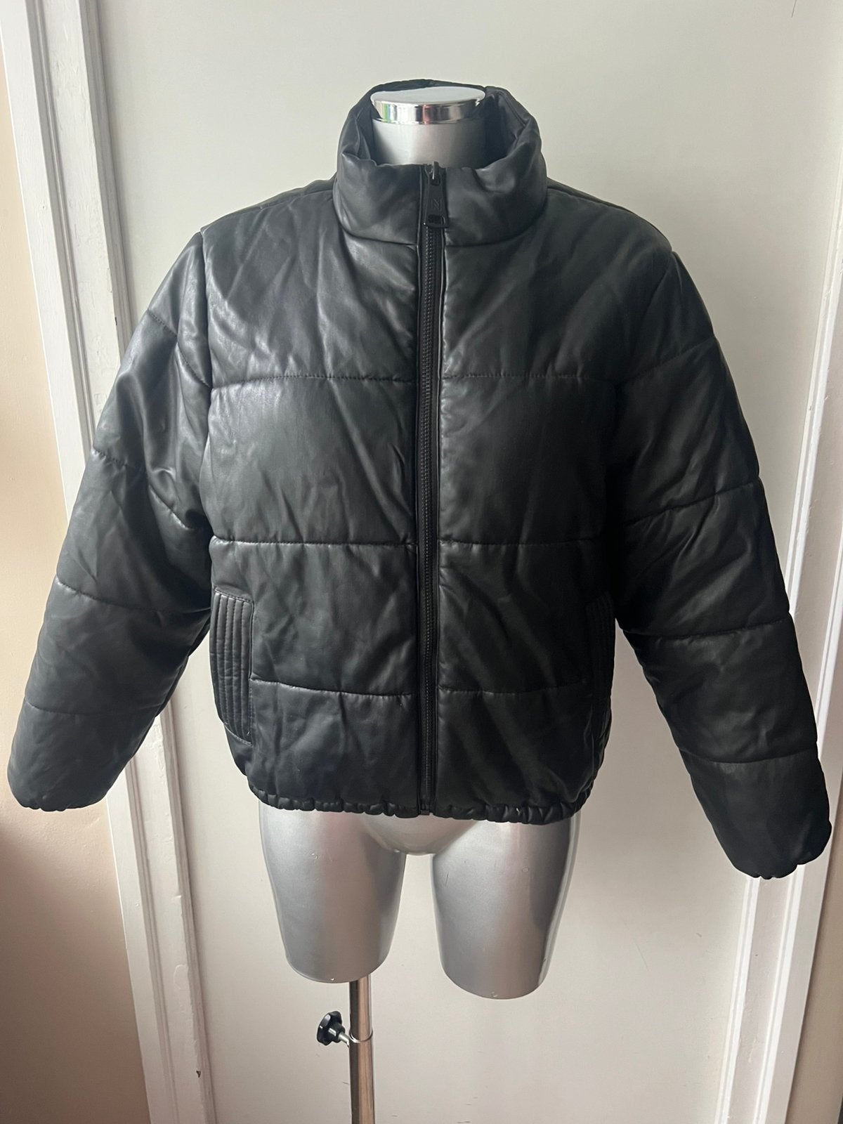 Nikkie kate moss puffer jas gaux leather maat 34 36 xs s, Ophalen of Verzenden, Zo goed als nieuw, Maat 34 (XS) of kleiner, Zwart