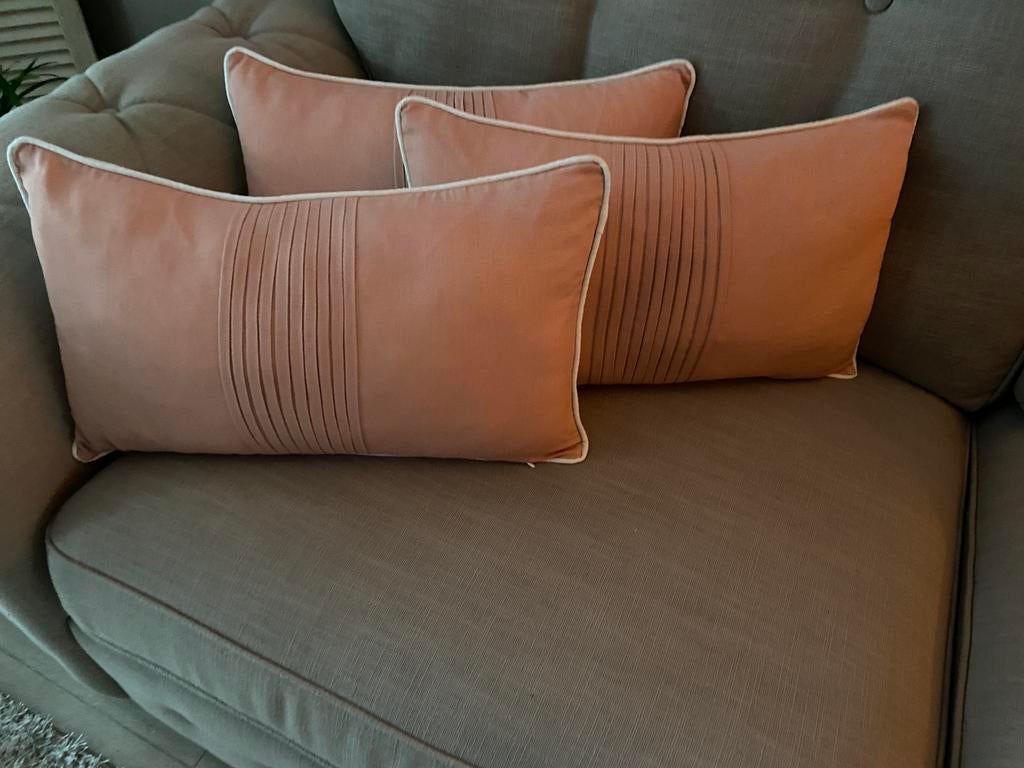 3x perzikkleurige/wit sierkussenstjes riviera maison, Ophalen, Nieuw, Wit, Vierkant