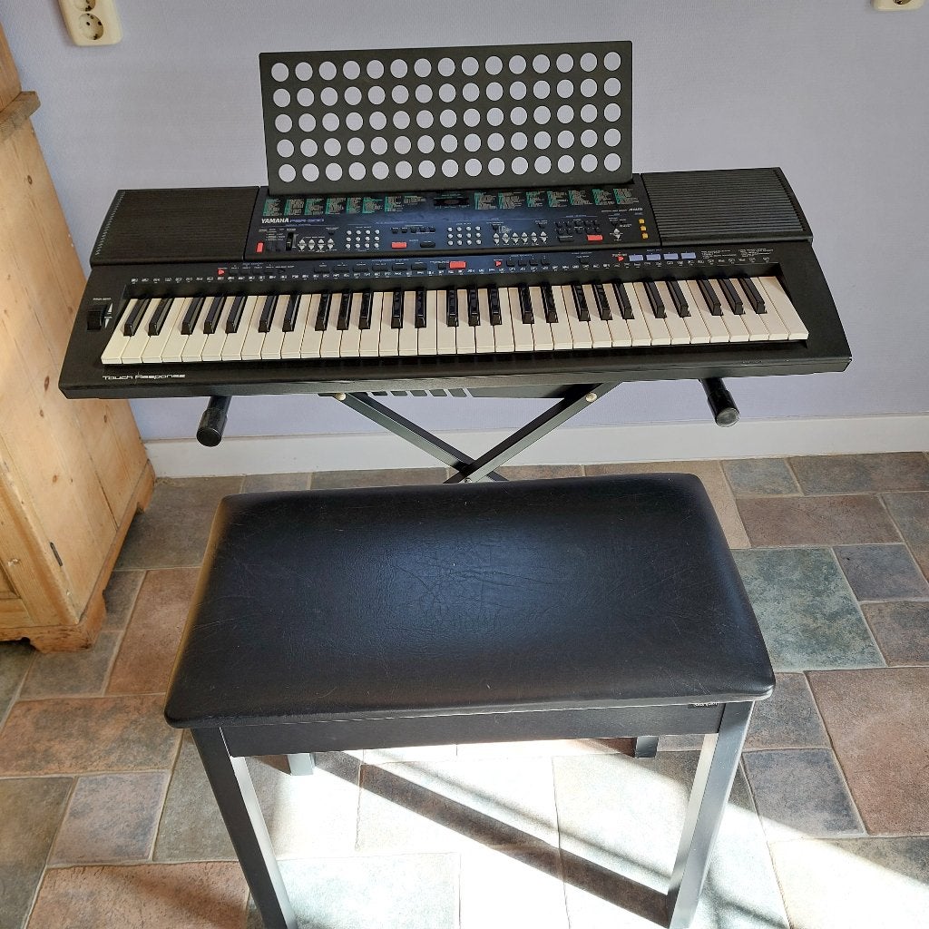 keyboard Yamaha PSR-500 met standaard en piano/orgel kruk, Muziek en Instrumenten, Ophalen, Yamaha, Aanslaggevoelig, 61 toetsen