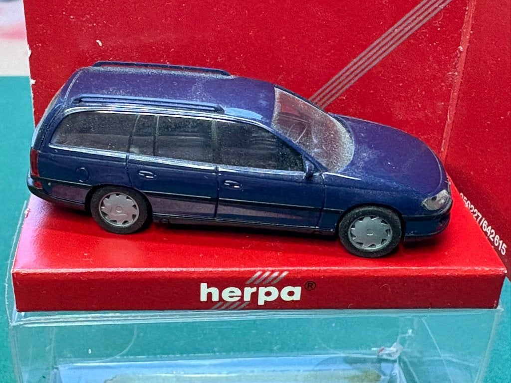 Herpa Opel Omega Caravan IMG6766/7, Hobby en Vrije tijd, Modelauto's | 1:87, Ophalen of Verzenden, Zo goed als nieuw, Auto, Herpa