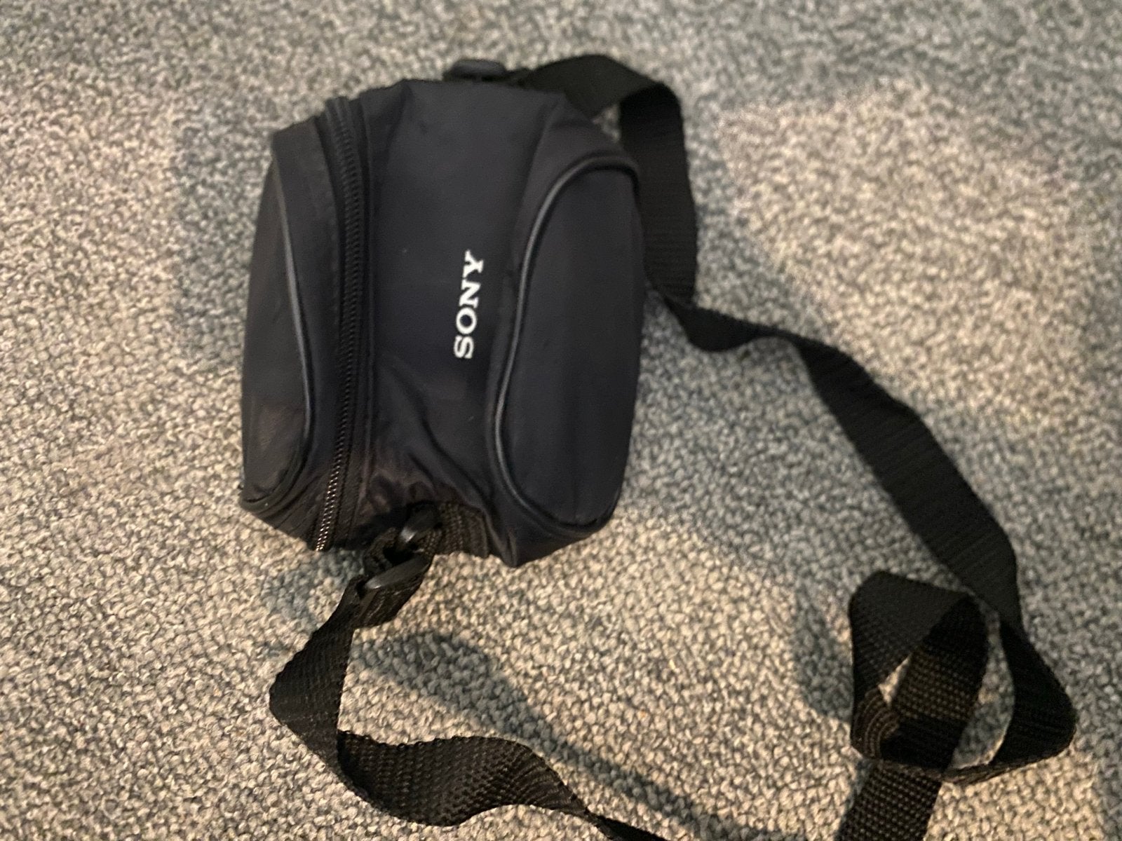 Sony camera-accesoirestasje- Compact en handig, Audio, Tv en Foto, Gebruikt, Pouch, Gevoerd, Ophalen of Verzenden