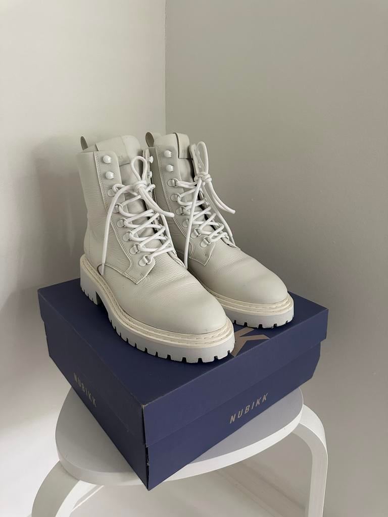 Witte Nubikk Frankie June enkellaarsjes in maat 42, Kleding | Dames, Schoenen, Wit, Lage of Enkellaarzen, Ophalen of Verzenden