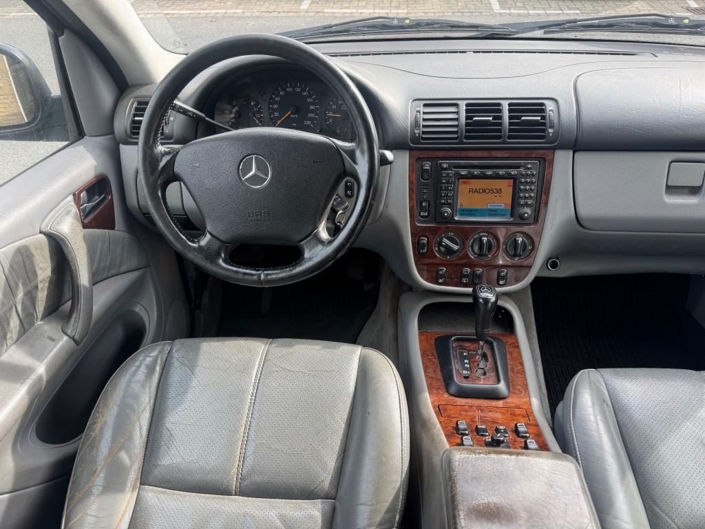 Mercedes-benz M-KLASSE M-klasse 320 AUT LEER 4WD RIJDT GOED, Auto's, Gebruikt, 2020 kg, Bedrijf, Vierwielaandrijving
