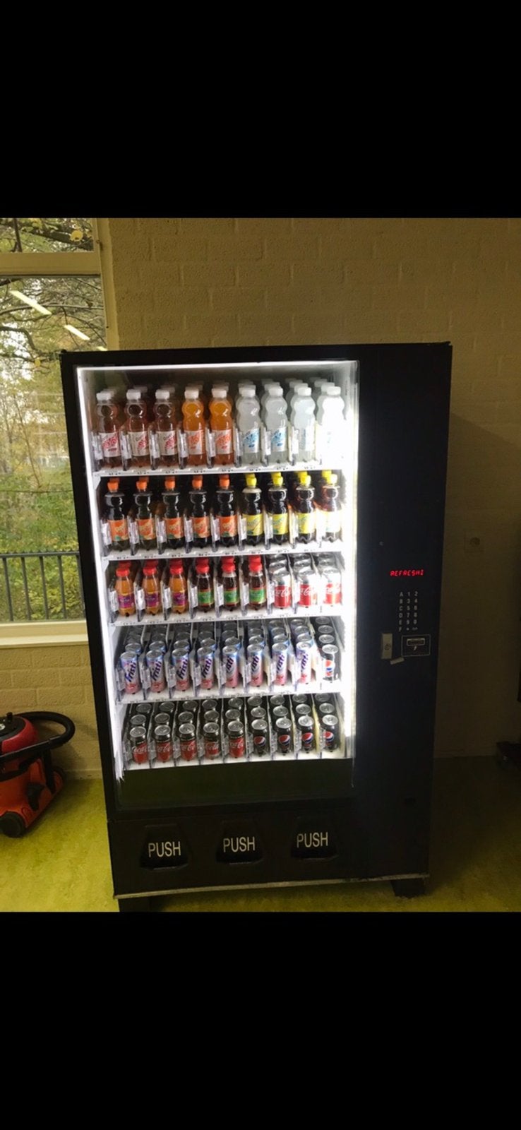 Frisdrankautomaat - goed voor 400 blikjes/flesjes, Ophalen of Verzenden, Gebruikt