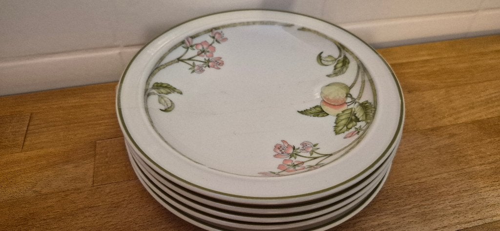 Wild apple wedgwood 5 gebaks bordjes made in england, Huis en Inrichting, Keuken | Servies, Ophalen of Verzenden, Nieuw, Aardewerk
