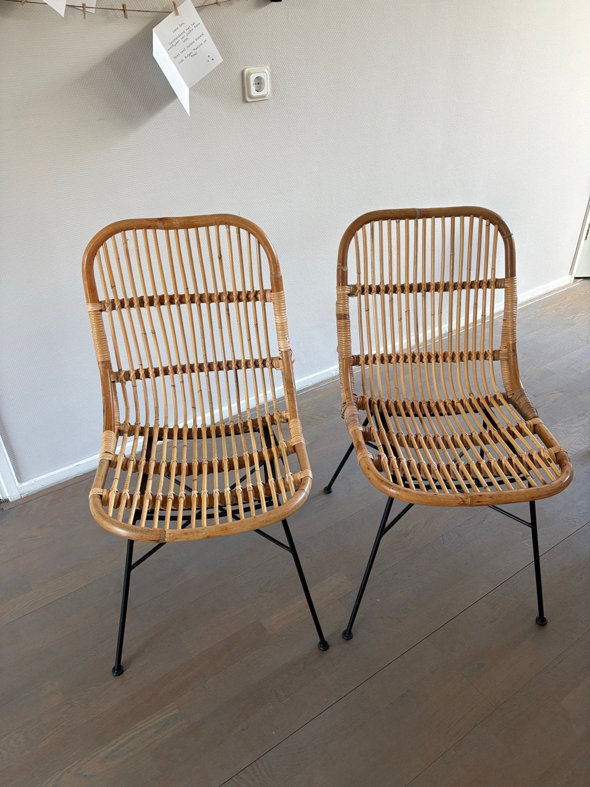 Twee rotan eetkamerstoelen - Xenos collectie, Huis en Inrichting, Stoelen, Ophalen, Gebruikt, Twee, Bruin
