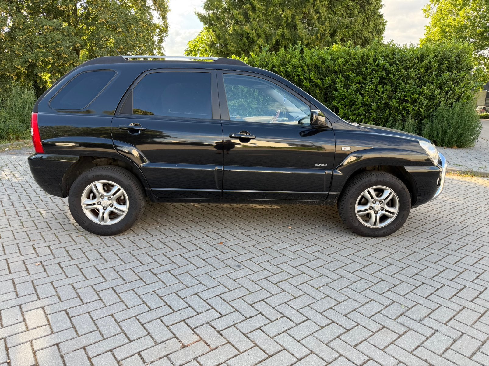 Te koop Kia Sportage 2.7 V6 4WD Automaat en nieuwe APK!, Auto's, Kia, Automaat, 2000 kg, 2656 cc, Zwart