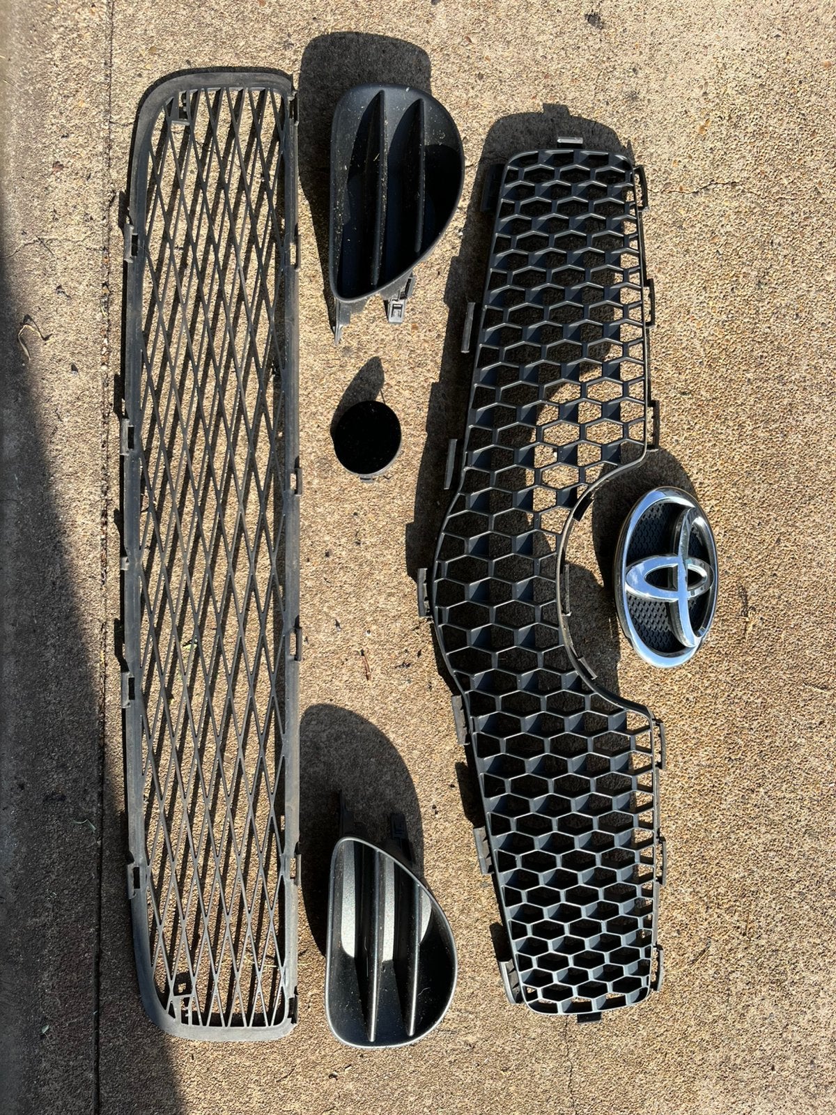 Toyota Yaris 2006-2012 voorbumper delen grille enz, Ophalen of Verzenden, Voor, Toyota, Bumper