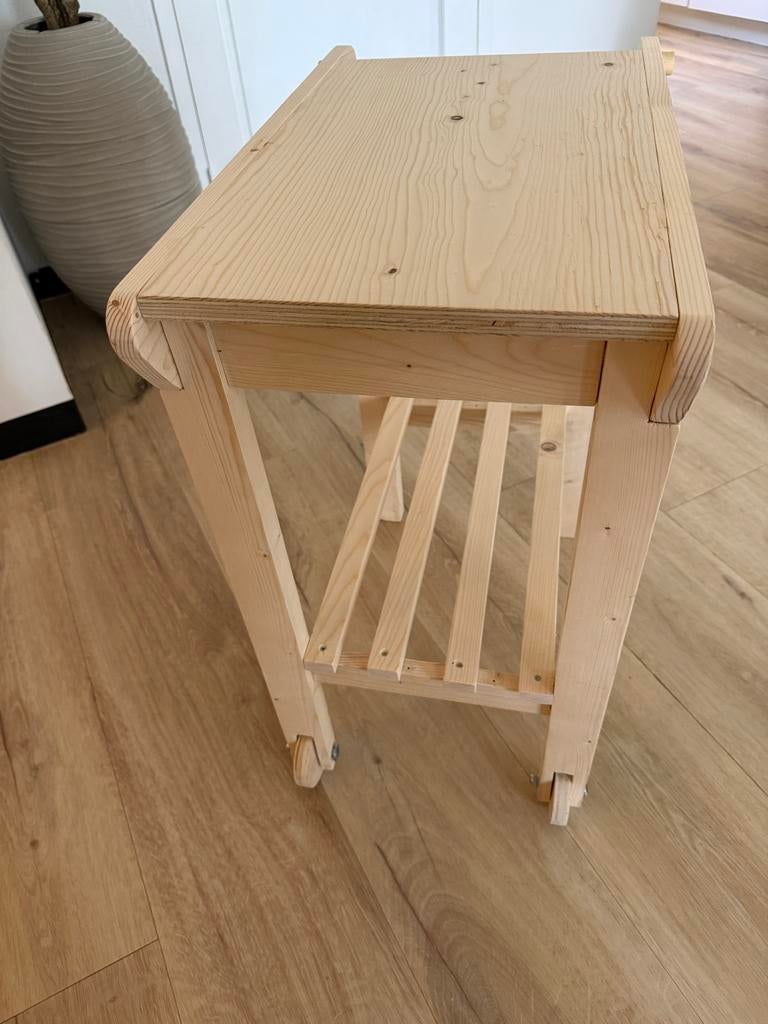 Nieuw handgemaakt BBQ tafeltje met wieltjes, Tuin en Terras, Tuintafels, Ophalen of Verzenden, Nieuw, Rechthoekig, Hout