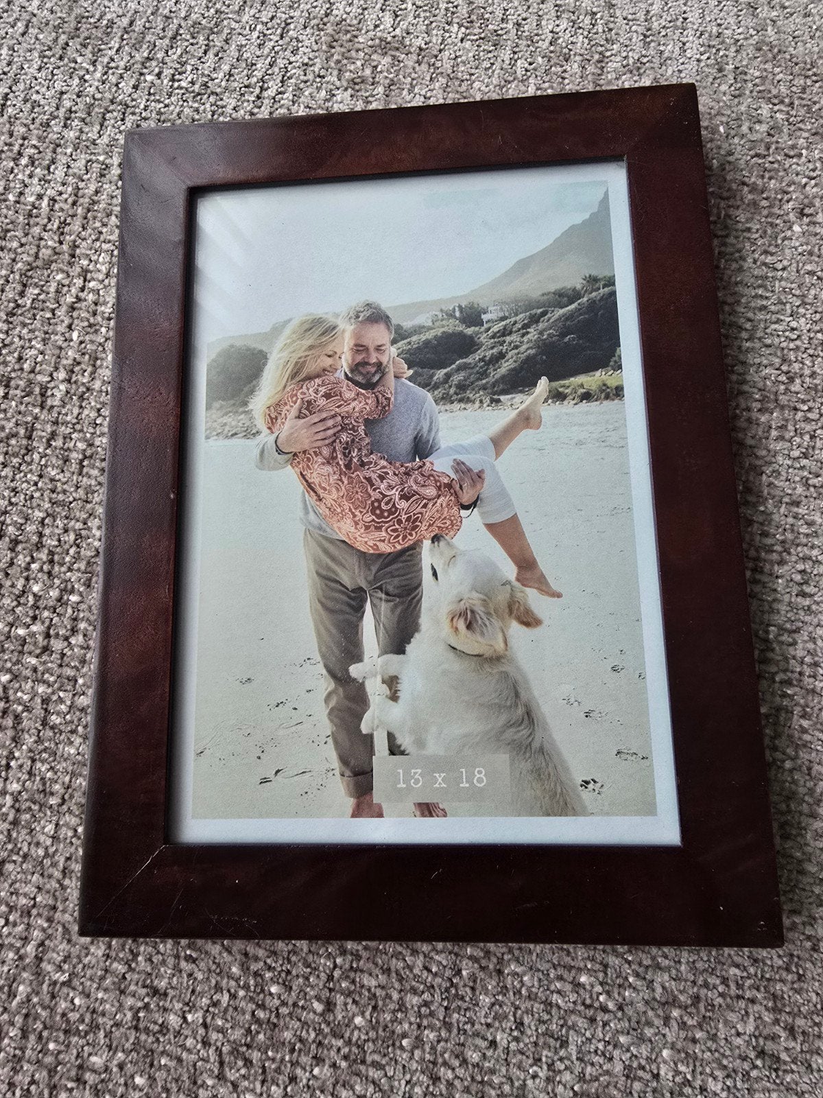 Te koop donker bruin foto lijst 13x18cm., Ophalen of Verzenden, Zo goed als nieuw, Bruin, Standaard fotolijst