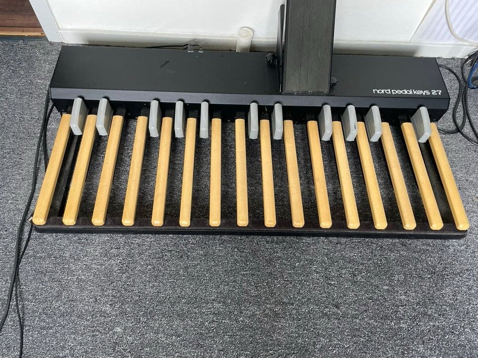 Nord Pedal Keys 27 Bas Pedaal met draagtas, Midi-aansluiting, Overige aantallen, Zo goed als nieuw, Ophalen