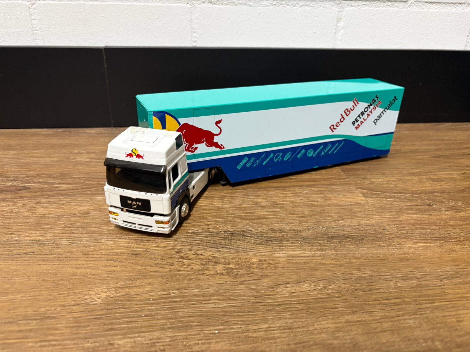 Collectie van 75 miniatuur vrachtwagens (1:50) met reclame, Ophalen, Zo goed als nieuw, Bus of Vrachtwagen, Overige merken