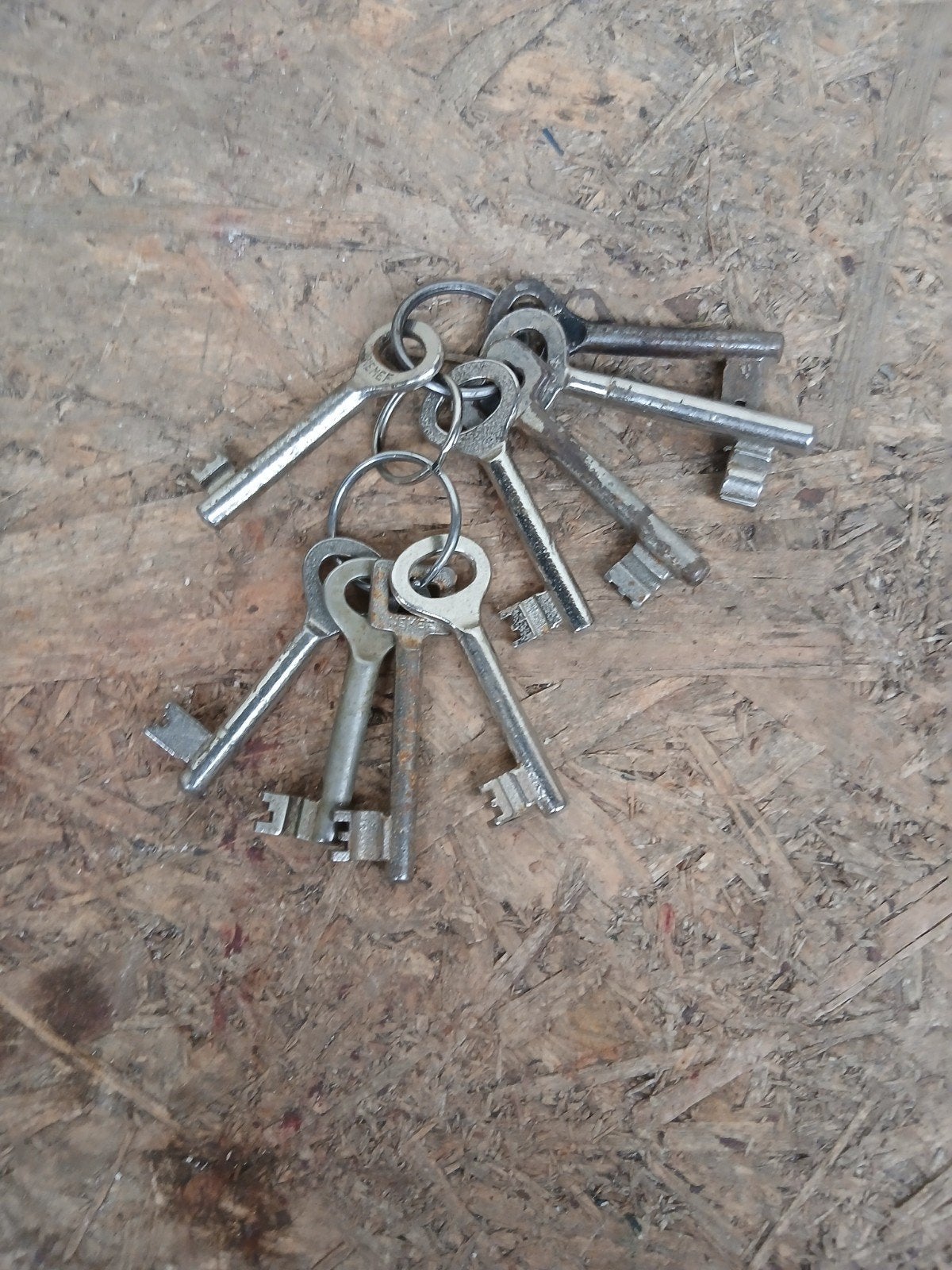 Set van 9 vintage sleutels aan ring, Antiek en Kunst, Ophalen of Verzenden