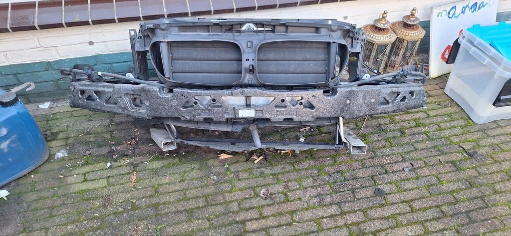 BMW F10/F11 Bumpersteun, in onderdelen. Lamellen verkocht., Ophalen, Voor, BMW, Motorkap