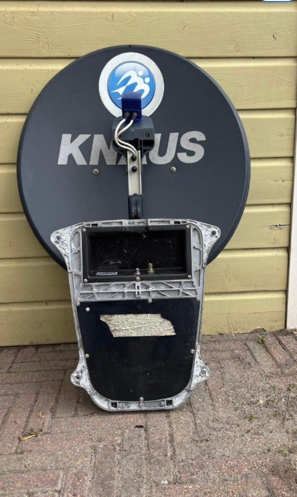 Volautomatische Oyster satellietschotel met featurebox, Ophalen, Zo goed als nieuw