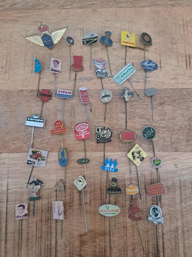 35 stuks vintage retro speldjes, Verzamelen, Speldjes, Pins en Buttons, Gebruikt, Allerlei, Ophalen of Verzenden, N.b
