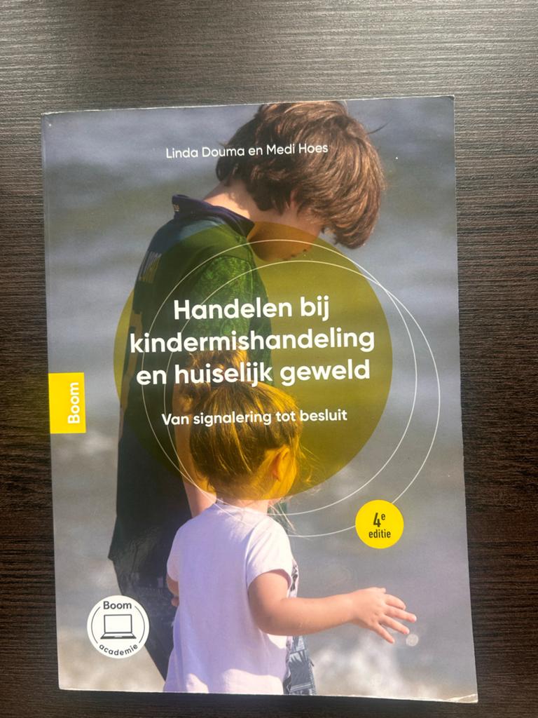 Handelen bij kindermishandeling en huiselijk geweld, Boeken, Medi Hoes; Linda Douma, Ophalen of Verzenden, Zo goed als nieuw, Gamma