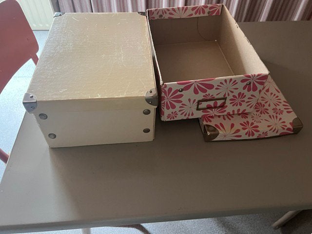 2 kartonnen opbergdozen voor A4 - nog goed, Ophalen of Verzenden, Zo goed als nieuw, Meerkleurig, Papier/karton
