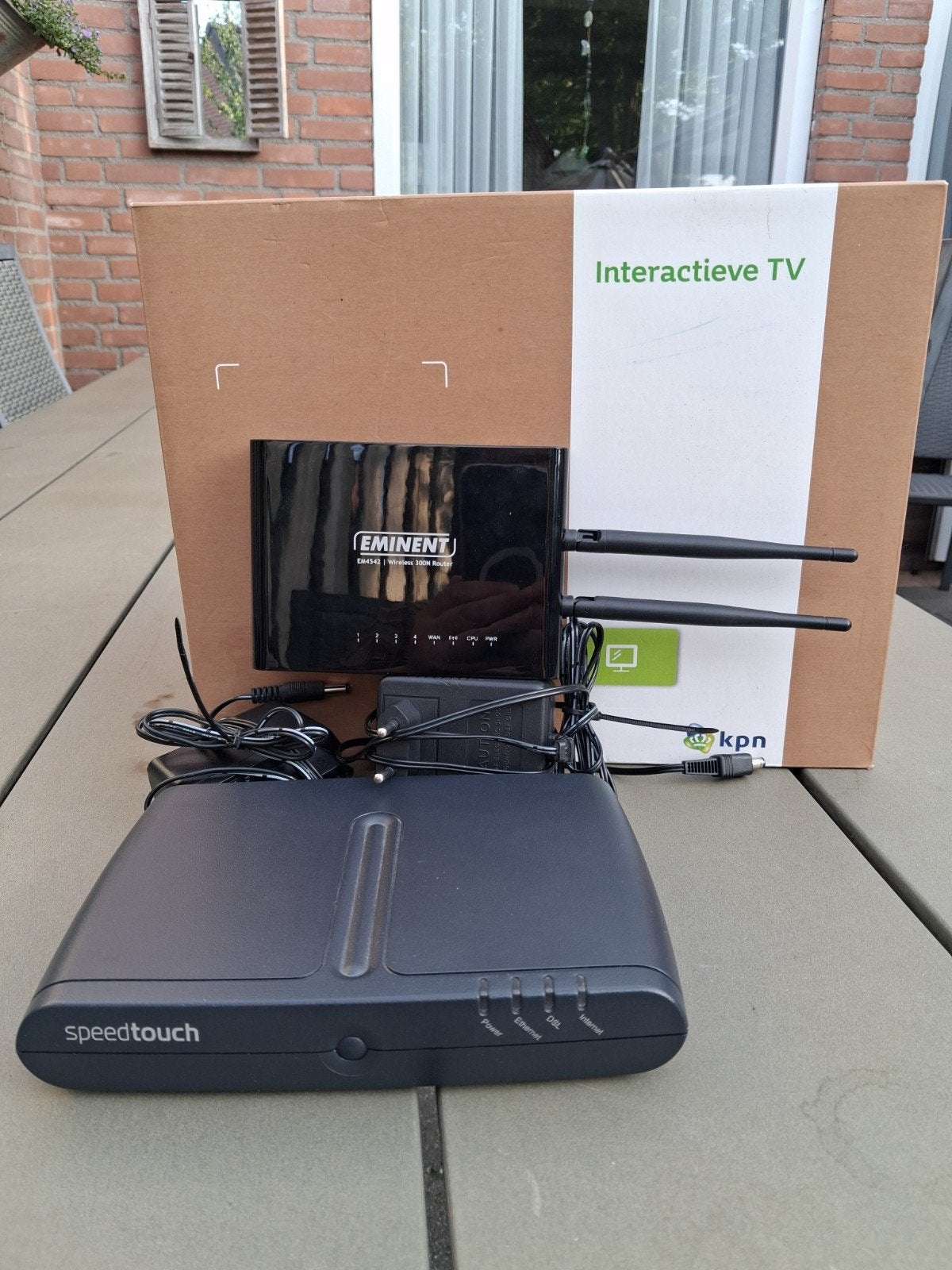 Eminent EM4542 Router & Thomson SpeedTouch 546 Modem, Ophalen of Verzenden, Gebruikt, Router met modem, Eminent, Thomson