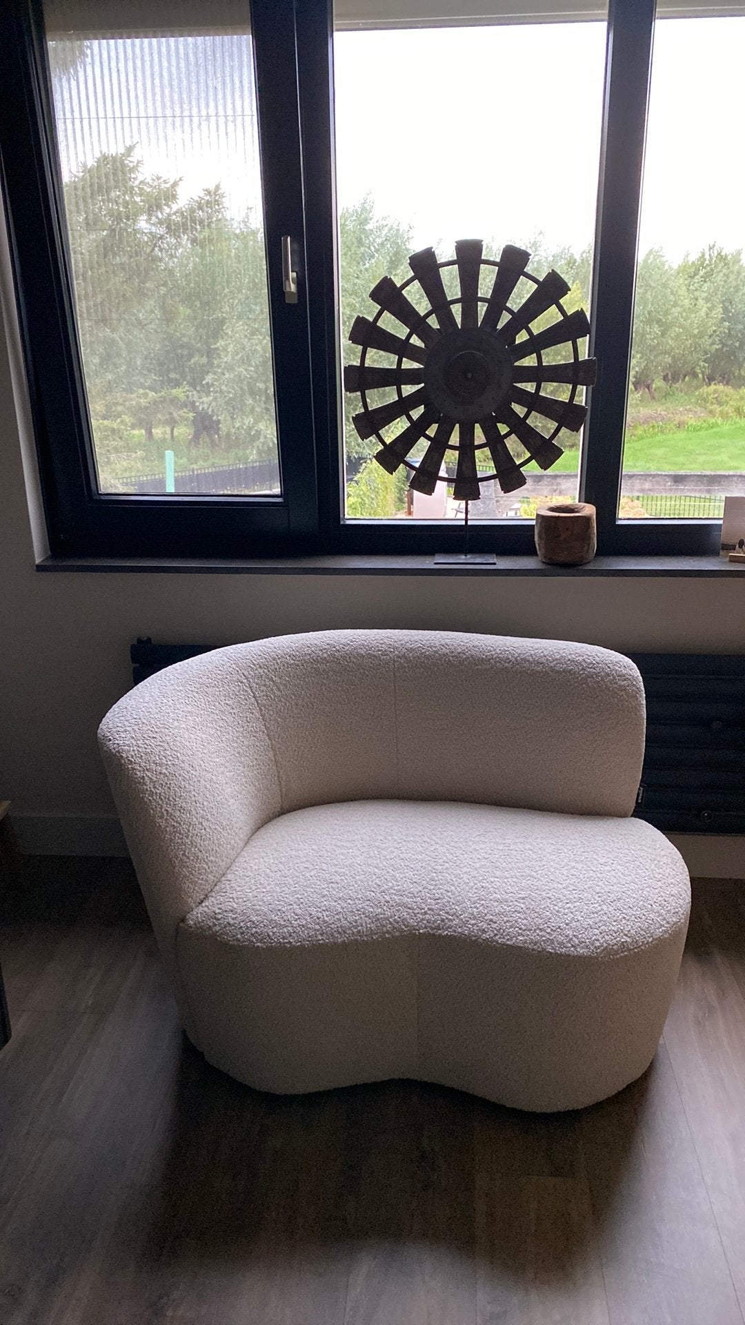 Beige bankje/sofa bouclé, Huis en Inrichting, Banken | Sofa's en Chaises Longues, Ophalen, Japandi, Tweepersoons, 75 tot 100 cm