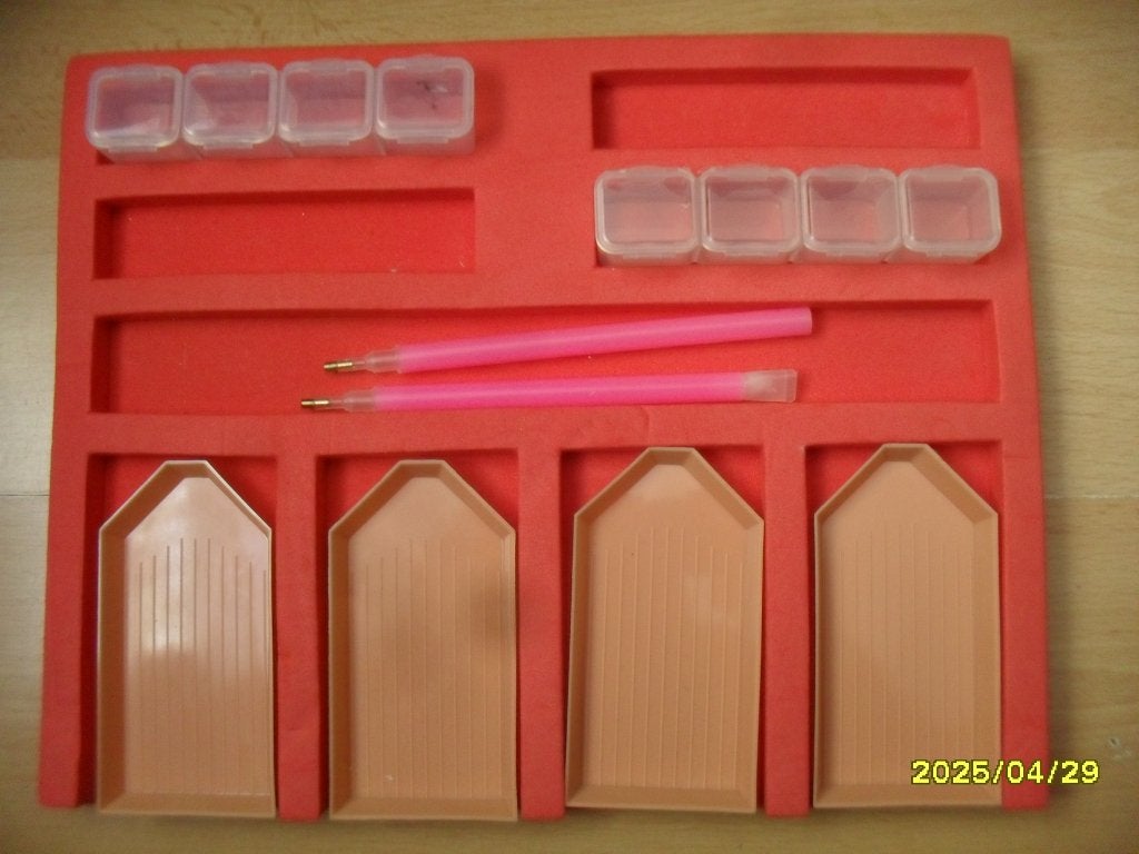 Foam tray met 4 schudbakjes en NIEUWE 2 pennen, Hobby en Vrije tijd, Knutselen, Roze, Diamond painting, Nieuw, Ophalen of Verzenden