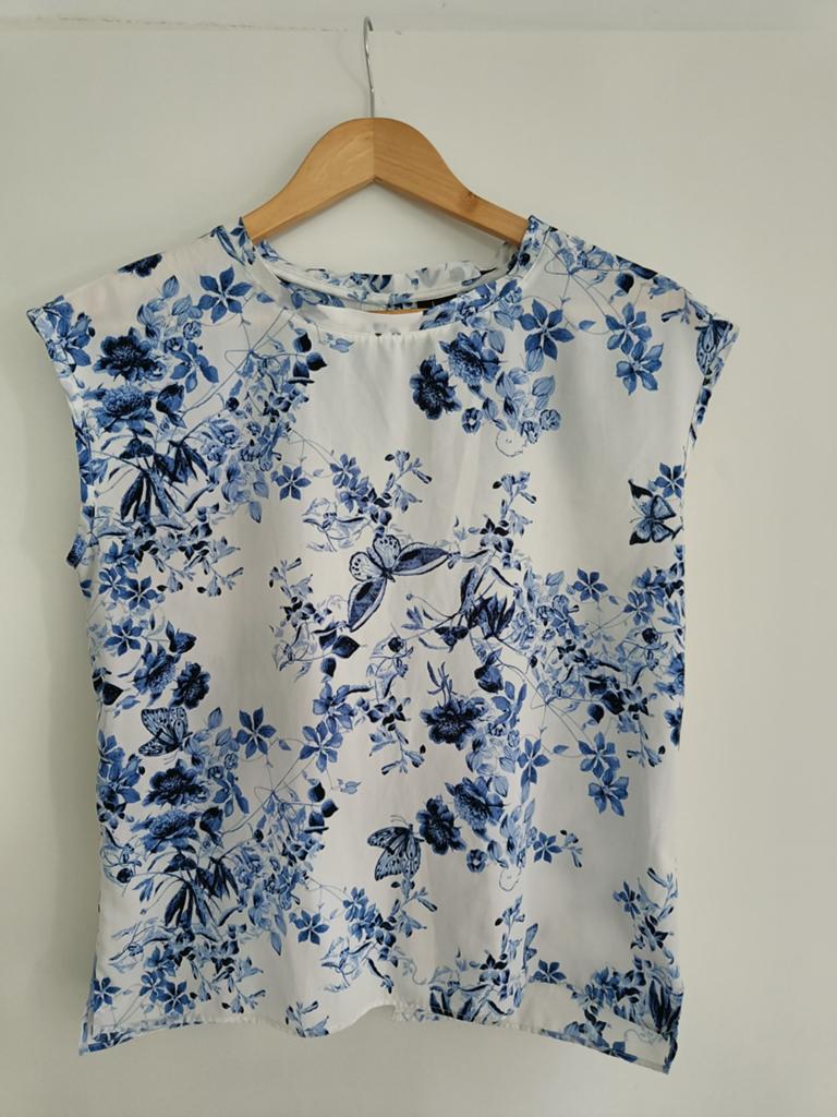 MNG Collection Top met Blauw Bloemenpatroon Maat S, Blauw, MNG Collection, Ophalen of Verzenden, Zo goed als nieuw
