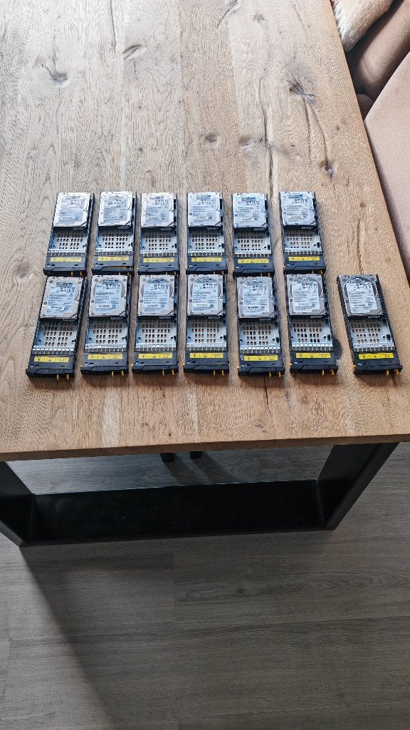 13x HPE 1.8TB 10K SAS 12G HDD – 3PAR caddy, Ophalen, Intern, SAS, Server
