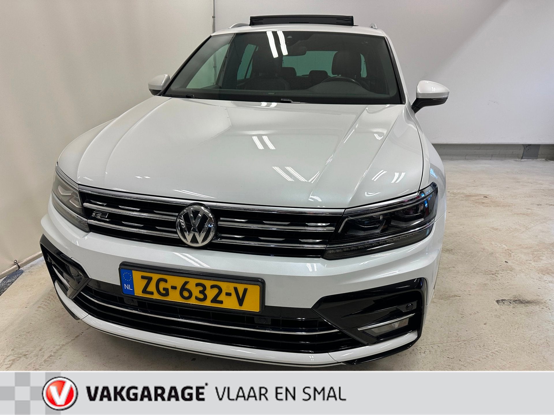 Volkswagen Tiguan 1.5 TSI ACT Highline Business R-Line-1e Ei, Auto's, Dealer onderhouden, 4 cilinders, 150 pk, Leder en Stof
