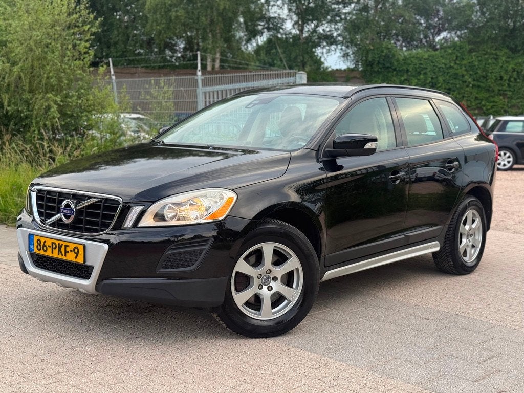 Volvo XC60 2.0T Kinetic Automaat Airco Cruise Trekhaak, Auto's, Volvo, Euro 5, 4 cilinders, Zwart, Origineel Nederlands