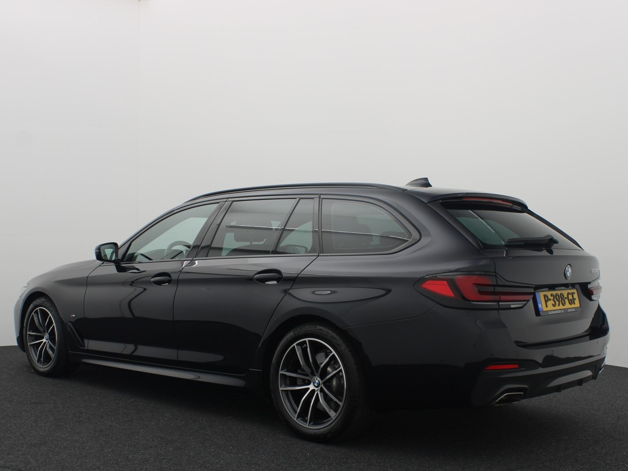 BMW 5-serie Touring 520i Business Edition Plus LCI / M-SPORT, Auto's, Automaat, Gebruikt, 4 cilinders, 2000 kg