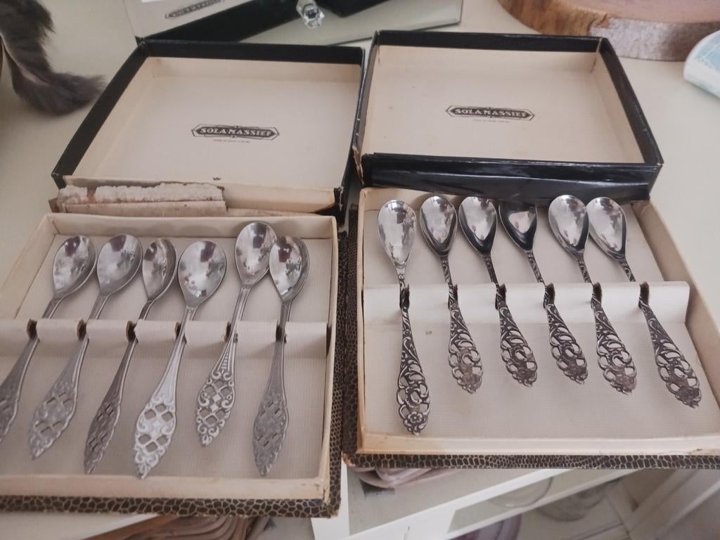 2 dozen lepels, Ophalen