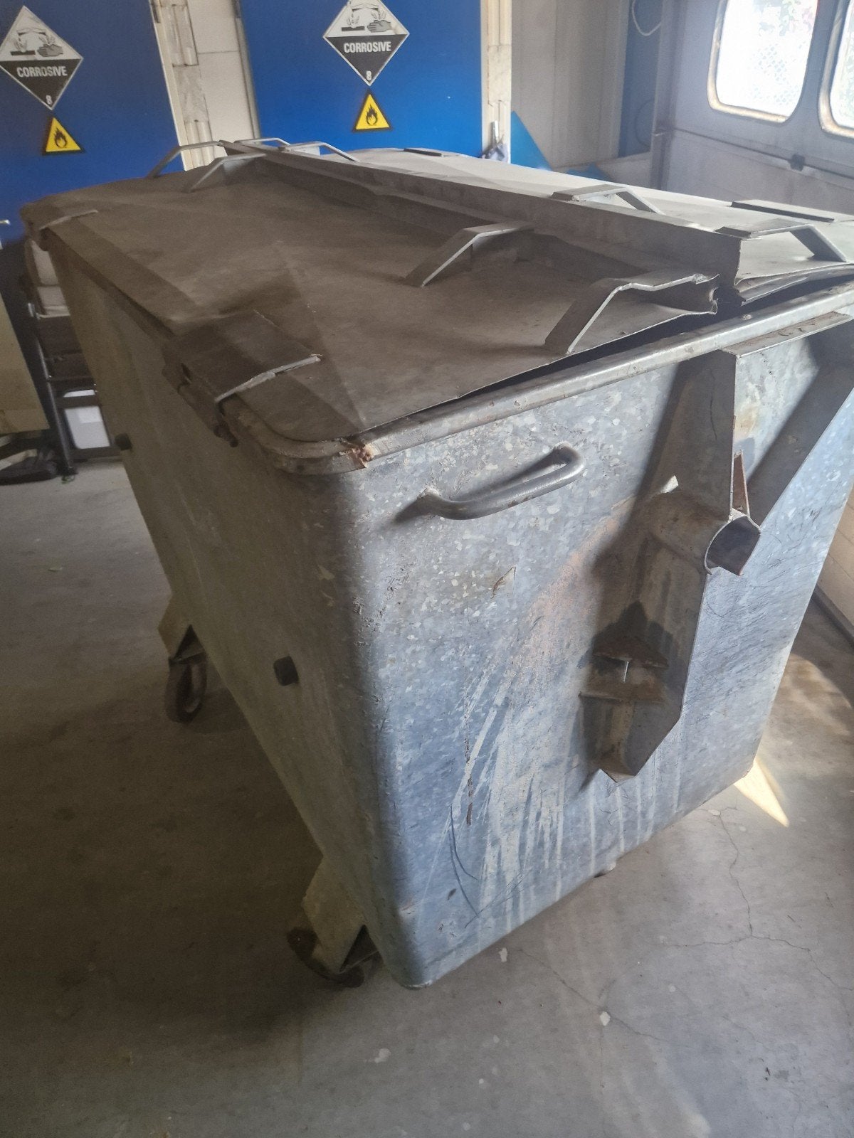 Stalen rol container, Ophalen