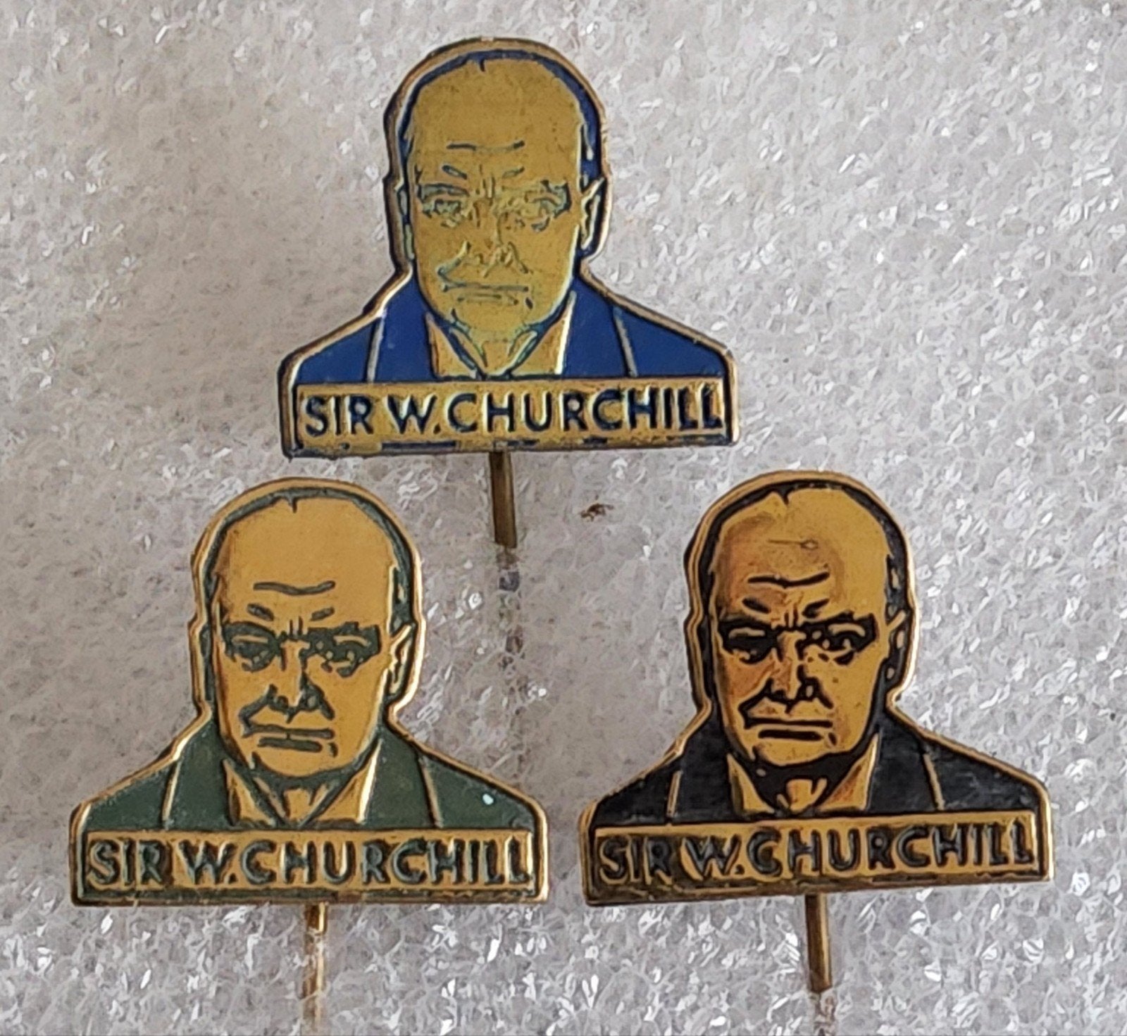 Set van 3 vintage Sir W. Churchill speldjes, Verzamelen, Ophalen of Verzenden, Gebruikt, Overige onderwerpen, Speldje of Pin