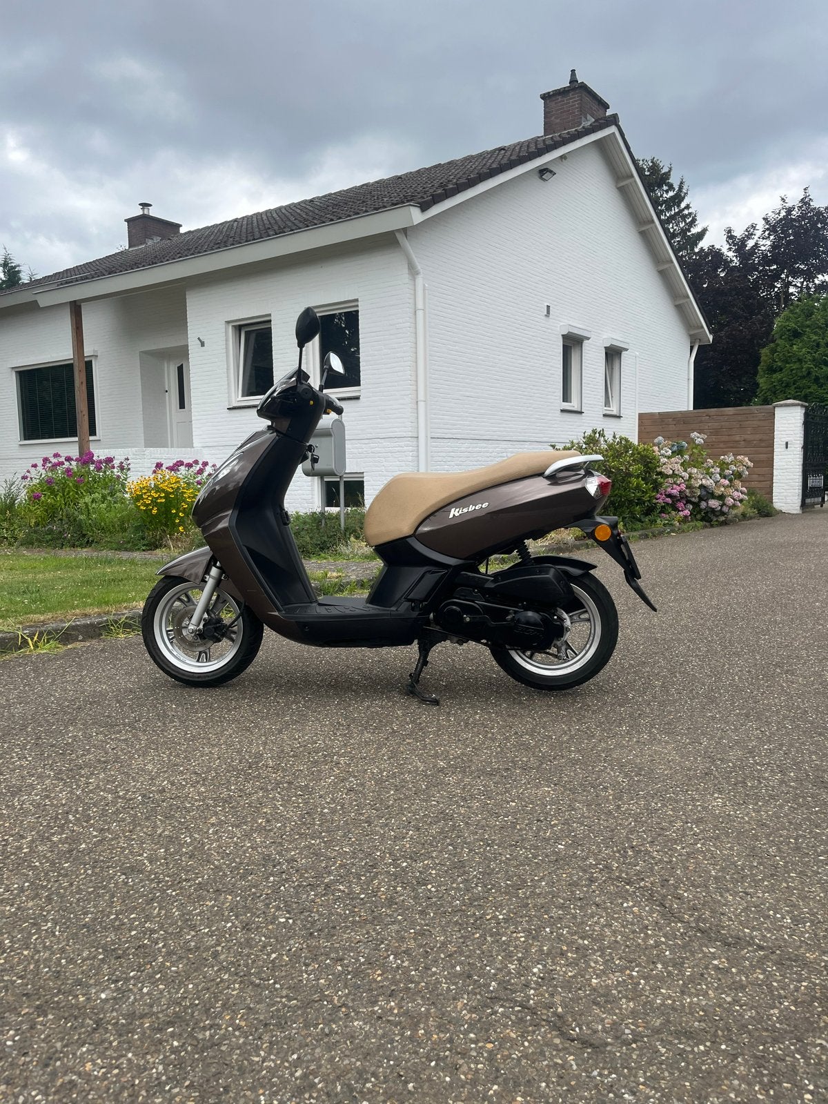 Mooie Peugeot Kisbee Scooter - Bruin, Ophalen, Gebruikt, Overige modellen, Maximaal 45 km/u