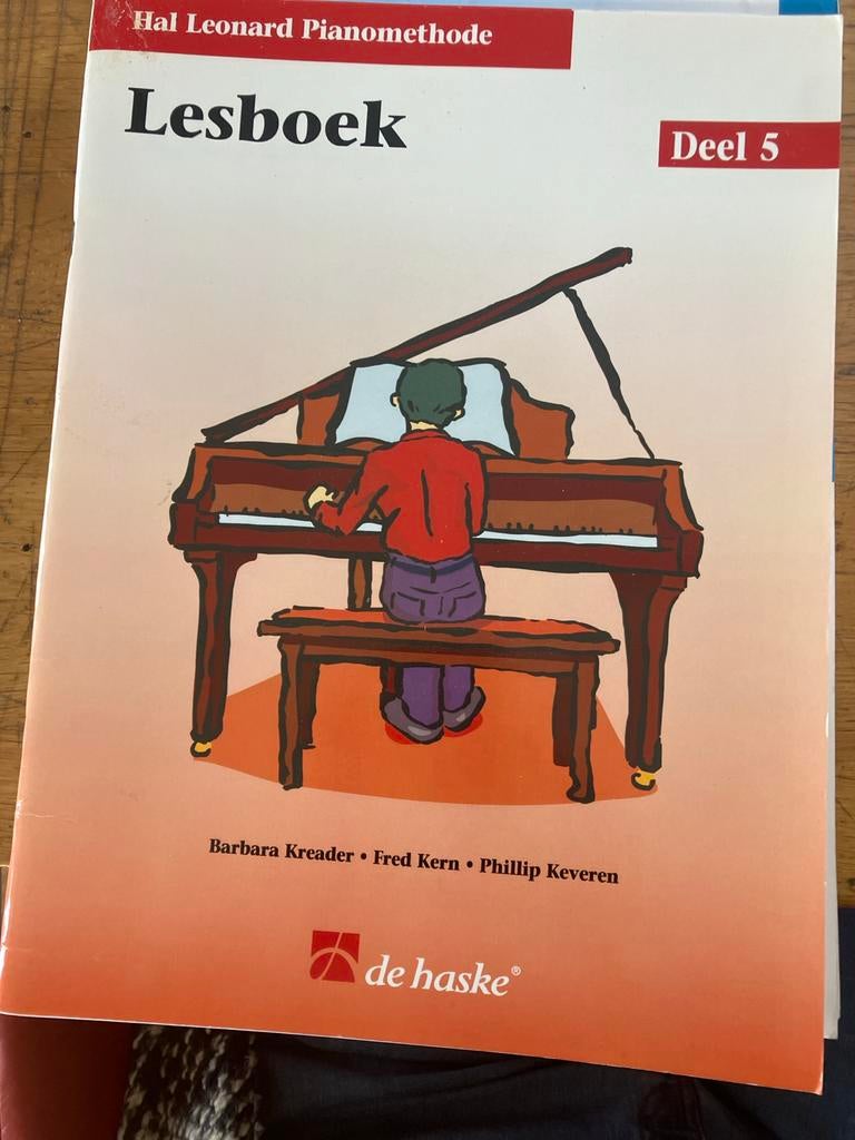 Hal Leonard Pianomethode Lesboek Deel 5, Muziek en Instrumenten, Overige genres, Les of Cursus, Ophalen of Verzenden, Zo goed als nieuw